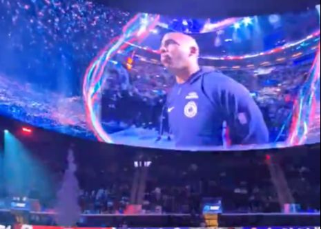 Playing for the Clippers again at home, fans gave Paul deafening cheers