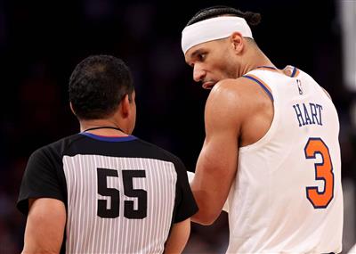 He feels cold when handling the ball, but he makes great contributions when grabbing rebounds! Hart returned to the game and scored only 2 points on 1-of-8 shooting & grabbed 14 rebounds