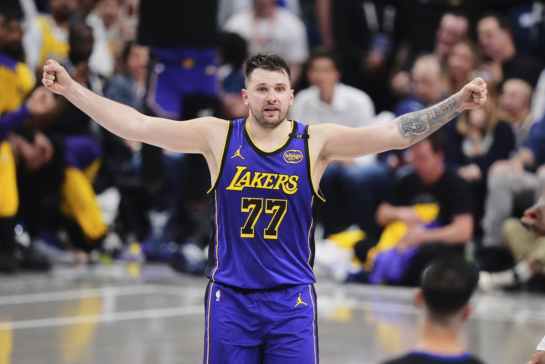 Doncic became the first player in Lakers history to score 35 points, 10 assists and 5 interceptions in a single game.