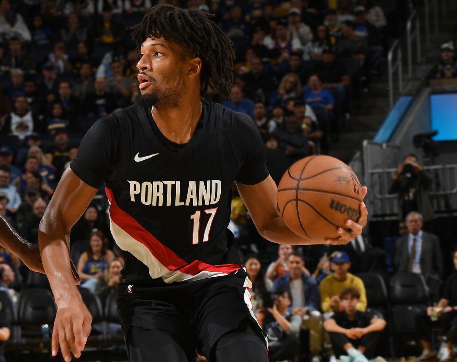 A new season high! Sharp scored 35 points in 30 minutes, only 2 points away from his career high.