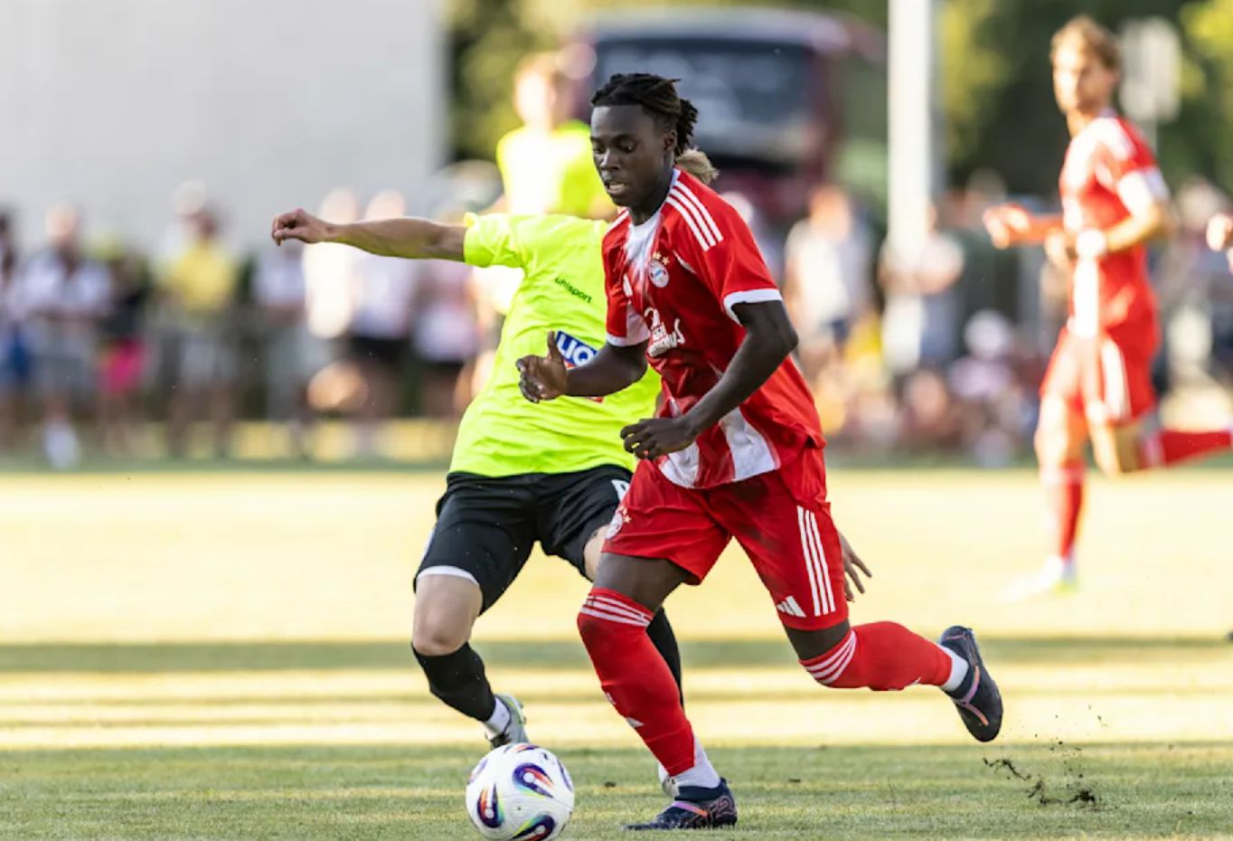 Bild: 17-year-old Bayern Munich player was sent back to his old club after frequenting nightlife venues