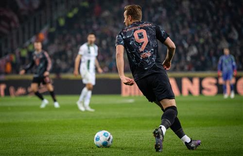 B. Monchengladbach vs Bayern Munich